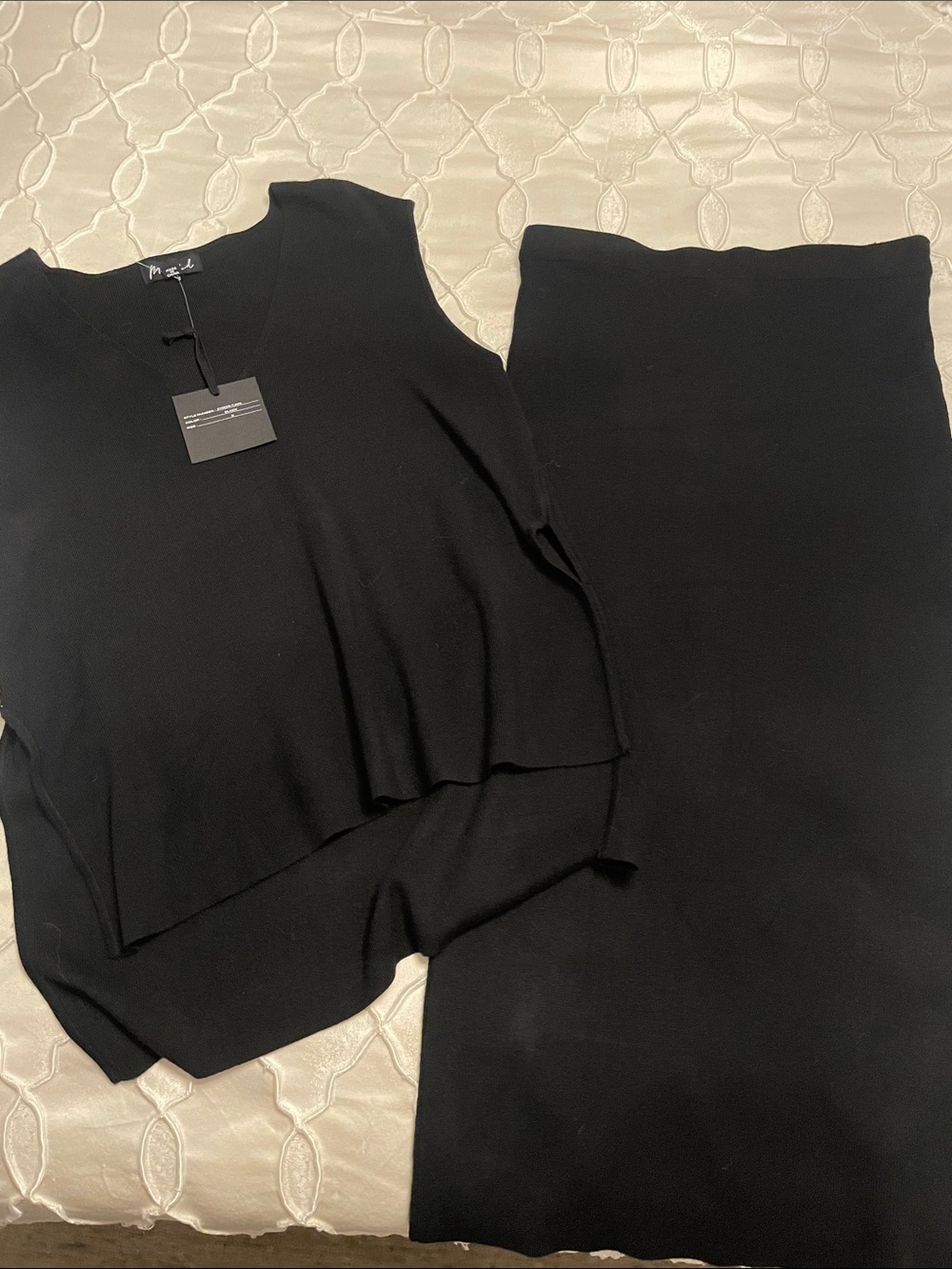Marled Black Sleeveless knit and skirt set